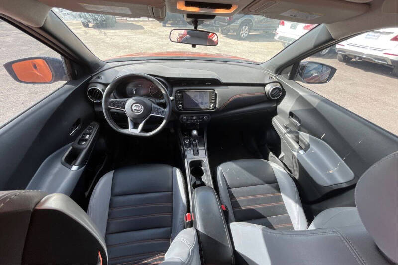 2022 Nissan Kicks SR