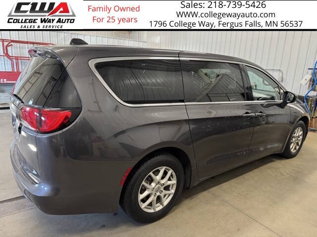 2021 Chrysler Voyager LX