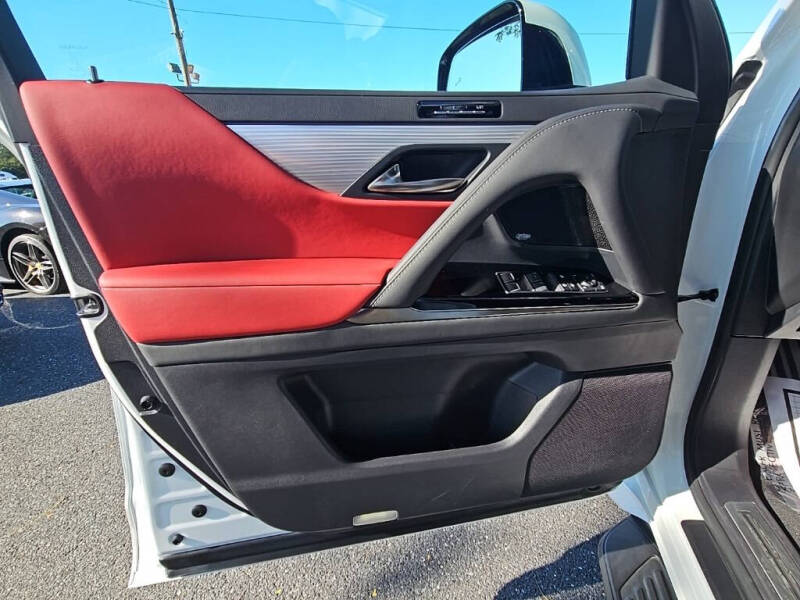 2022 Lexus LX 600 F SPORT Handling