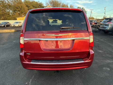 2016 Chrysler Town and Country Touring