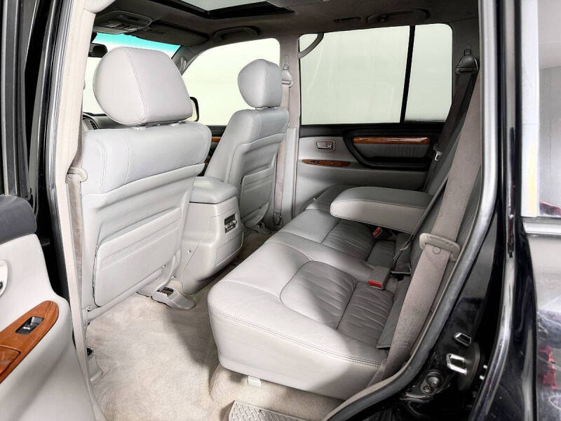 2004 Lexus LX 470