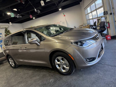 2018 Chrysler Pacifica Hybrid Touring Plus