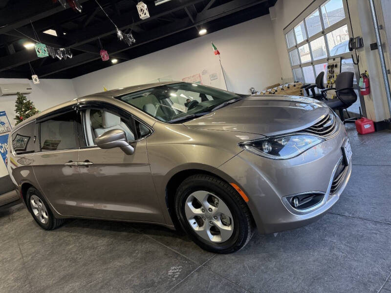 2018 Chrysler Pacifica Hybrid Touring Plus