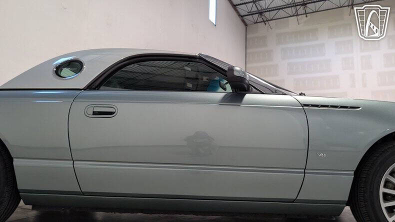 2004 Ford Thunderbird