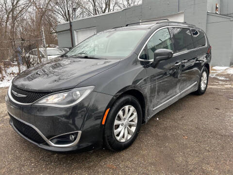 2017 Chrysler Pacifica Touring-L