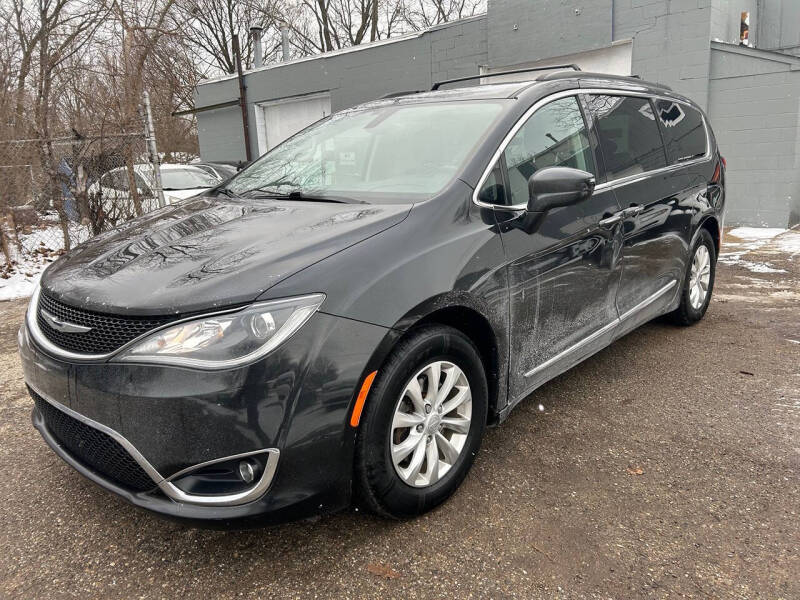 2017 Chrysler Pacifica Touring-L
