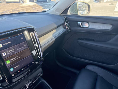 2025 Volvo XC40 B5 Plus Bright Theme