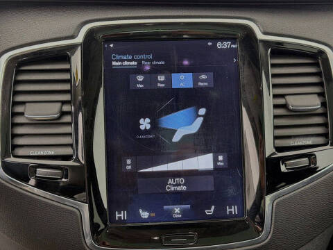 2016 Volvo XC90 T6 Momentum