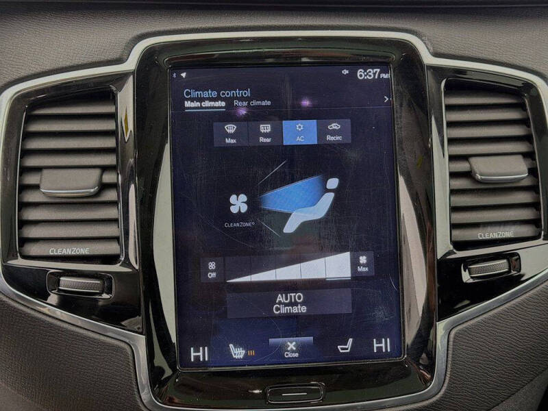 2016 Volvo XC90 T6 Momentum