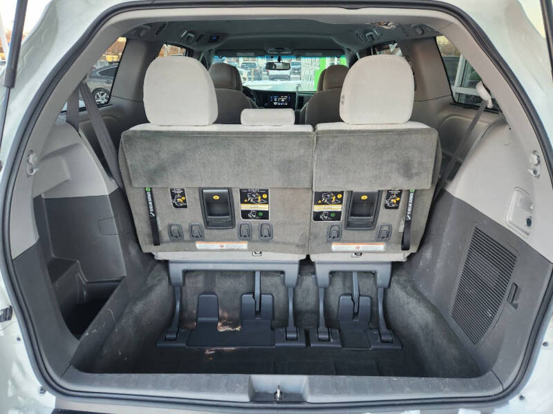 2017 Toyota Sienna LE 7-Passenger