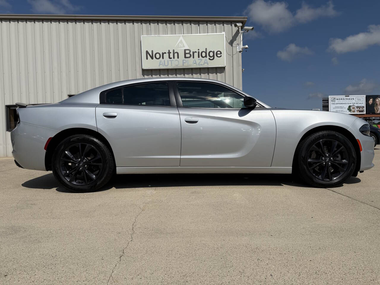 2020 Dodge Charger SXT AWD photo 25