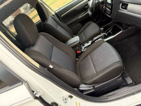 2017 Mitsubishi Outlander ES