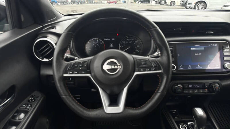 2022 Nissan Kicks SR