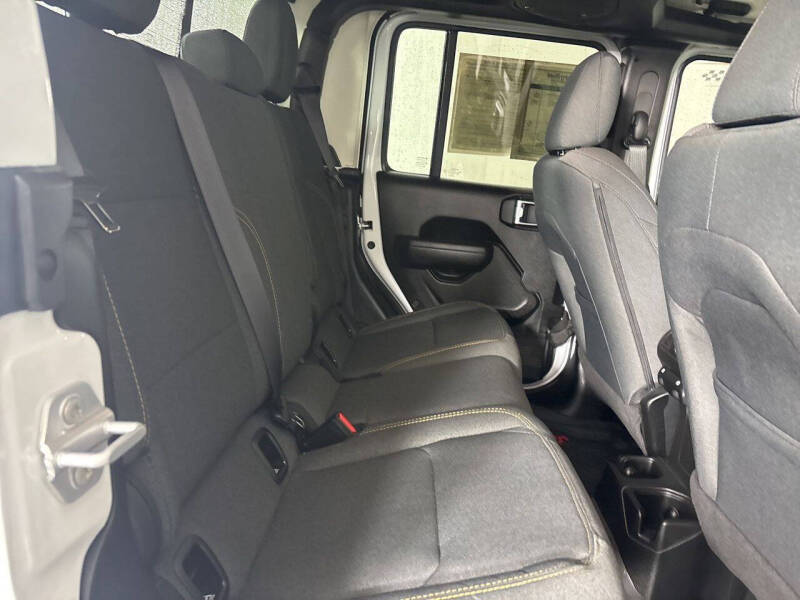 2025 Jeep Gladiator NightHawk