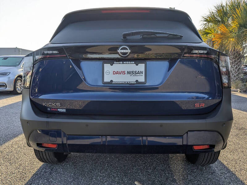 2025 Nissan Kicks SR