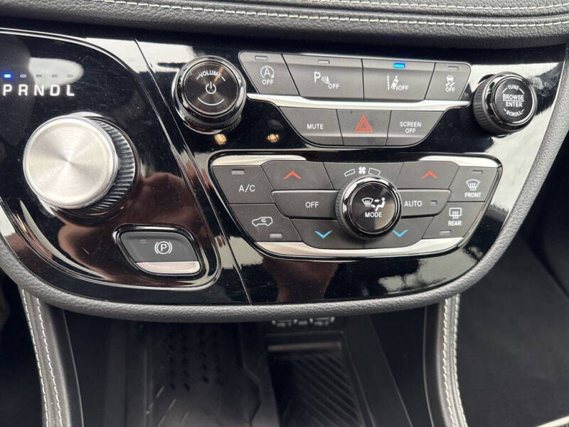 2025 Chrysler Pacifica Limited