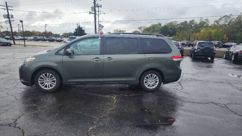 2013 Toyota Sienna XLE photo 3