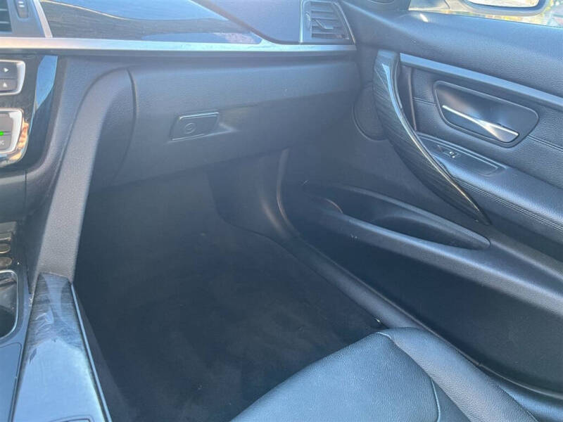 2017 BMW 3 Series 320i