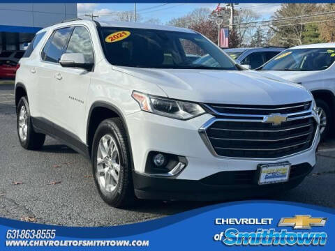 2021 Chevrolet Traverse for sale at CHEVROLET OF SMITHTOWN in Saint James NY