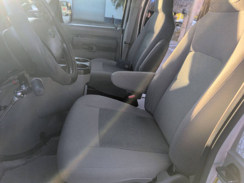 2014 Ford E-Series E-150 XLT