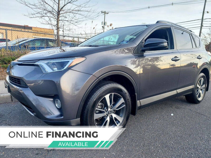 2017 Toyota RAV4 XLE's photo