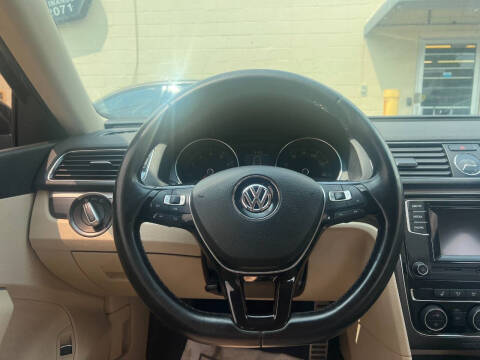 2016 Volkswagen Passat 1.8T R-Line