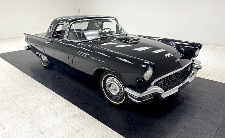 1957 Ford Thunderbird