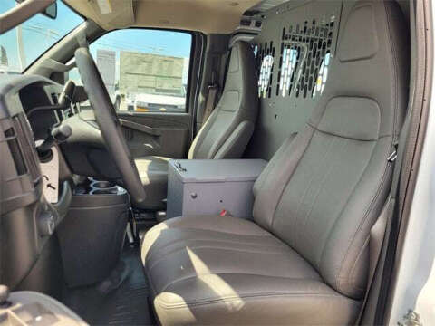 2025 Chevrolet Express 2500