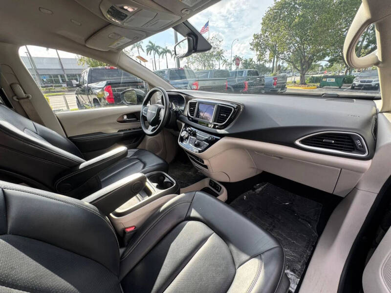 2020 Chrysler Voyager LXi
