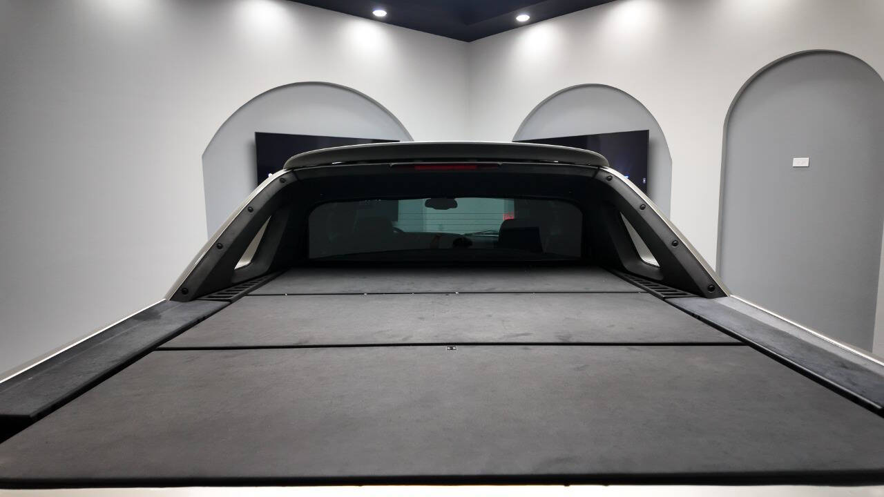 2004 Chevrolet Avalanche 17