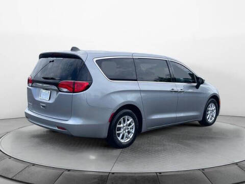 2021 Chrysler Voyager LX