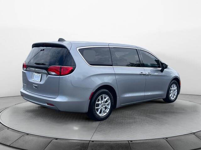 2021 Chrysler Voyager LX