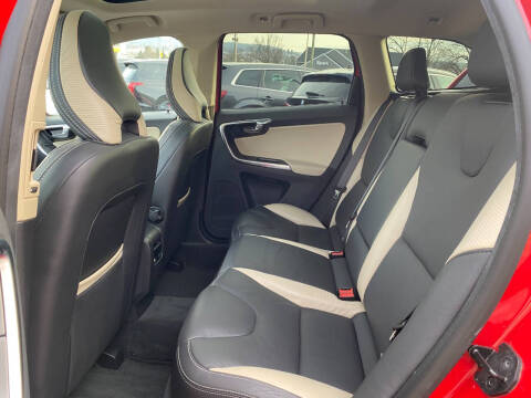 2012 Volvo XC60 T6 R-Design Platinum