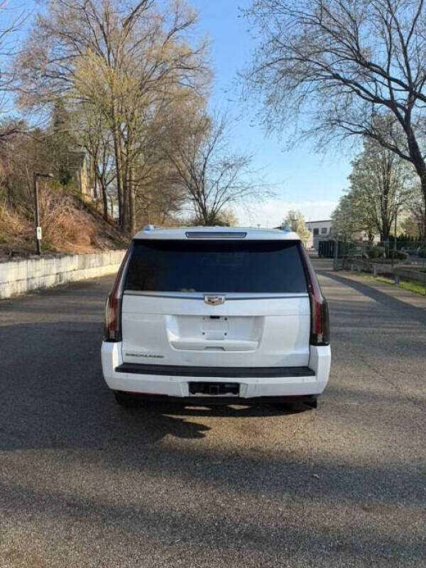 2018 Cadillac Escalade Luxury