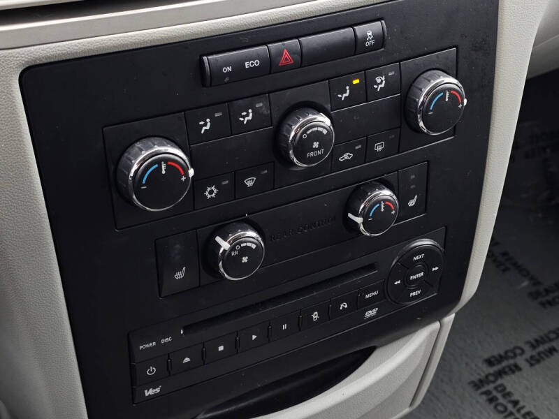 2012 Volkswagen Routan