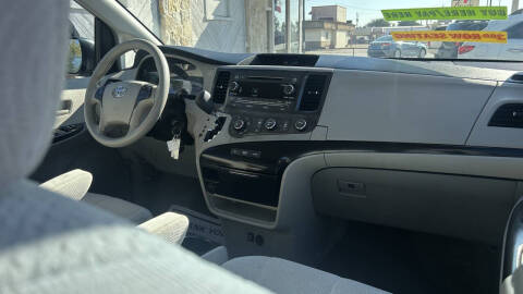 2012 Toyota Sienna LE 8-Passenger