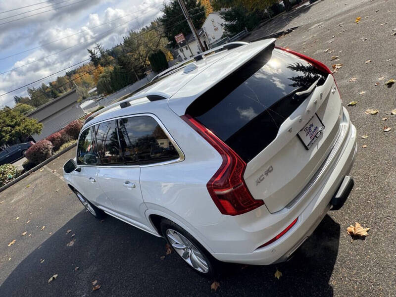 2016 Volvo XC90 T6 Momentum