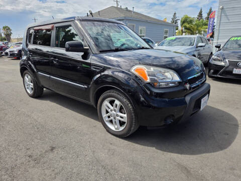 2011 Kia Soul +