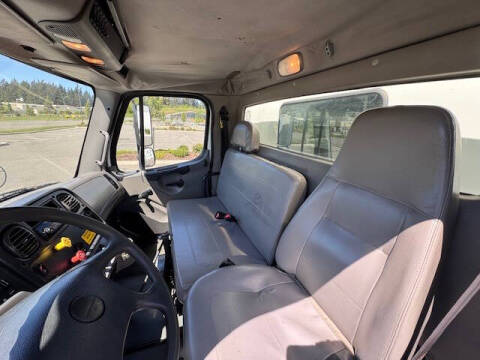 2011 Freightliner M2 106