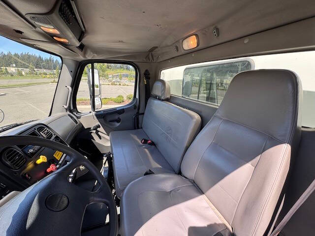 2011 Freightliner M2 106