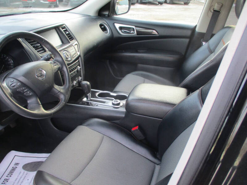 2020 Nissan Pathfinder SV