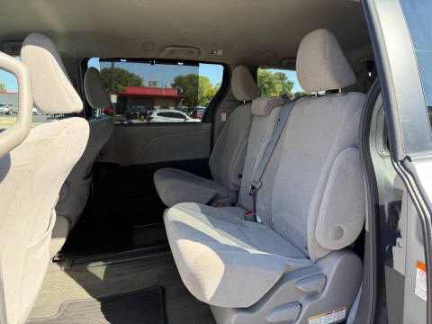 2017 Toyota Sienna LE 8-Passenger