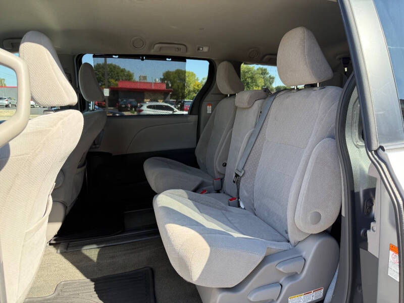 2017 Toyota Sienna LE 8-Passenger