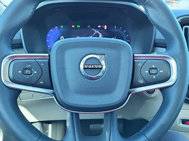 2023 Volvo XC40 B5 Plus Bright Theme