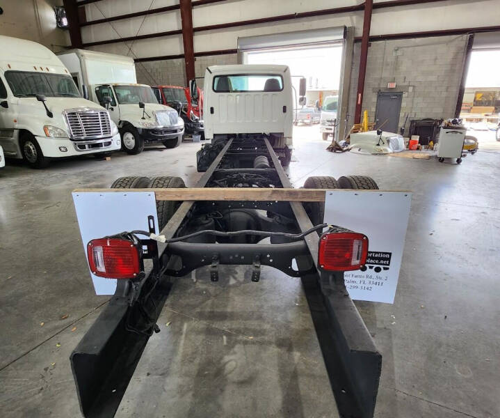 2017 Freightliner M2 106