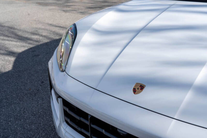 2025 Porsche Cayenne GTS