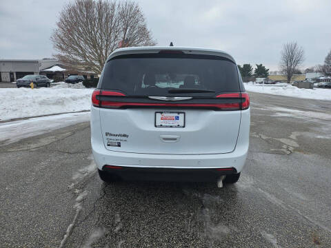 2024 Chrysler Pacifica Touring