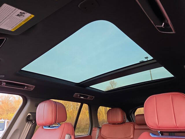 2025 Land Rover Range Rover P530 SE