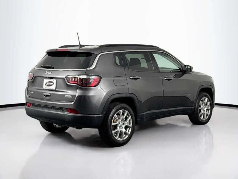 2022 Jeep Compass Latitude Lux
