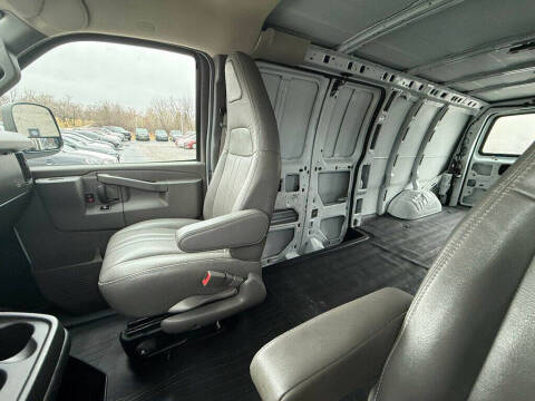 2022 Chevrolet Express 2500